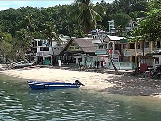 Papal internuncio Wild menunjukkan Pantai Sabang Puerto Galera Filipina