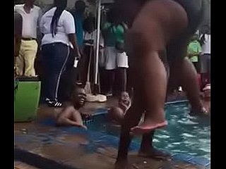Big Hyacinthine mama in swimming poolparty