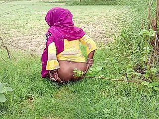 Indian Sexual relations Outdoor Fuck Stief Schwester ohne Kondom Khet Chudai großer schwarzer Schwanz Broad in the beam natürliche Brüste Hindi Porno