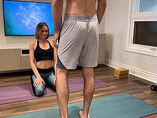 Isteri mendapat be hung up on dan creampie dalam seluar yoga semasa bersenam dari rakan suami