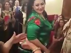 BBW Drink in Muslimah danza