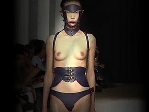 섹시한 비키니 모델 페티쉬 패션 패션쇼