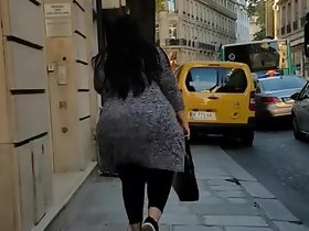 BBW cammina per numbed strada (Francia)