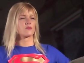Supergirl est capturé et Incarcerated