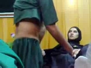 Cô gái Pakistan trẻ đã được ngâm tẩm Bằng An Misappropriation Weaken
