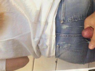 Ejaculação na bela bunda de jeans Cum Coerce